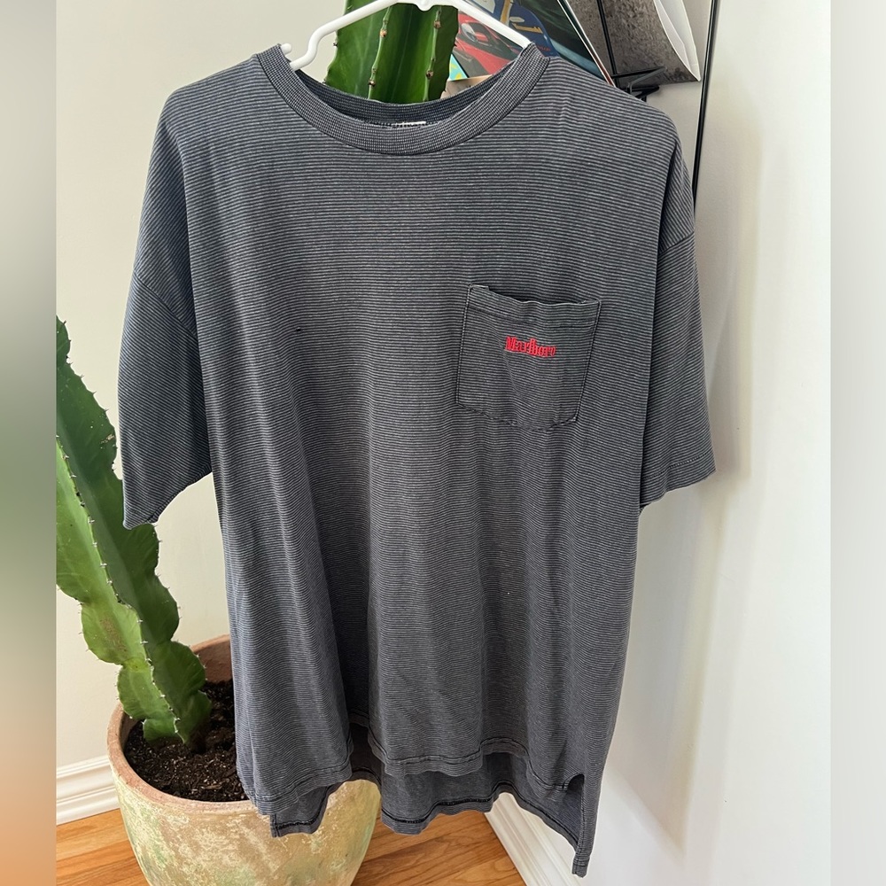 Marlboro T-shirt. Vintage Tee. Size Large/XL.